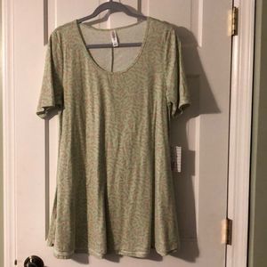 Medium LulaRoe Perfect Tee